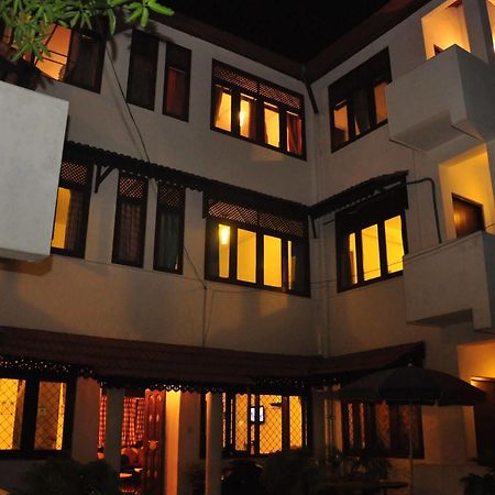 Blue Seas Guest House Dehiwala-Mount Lavinia Exteriör bild