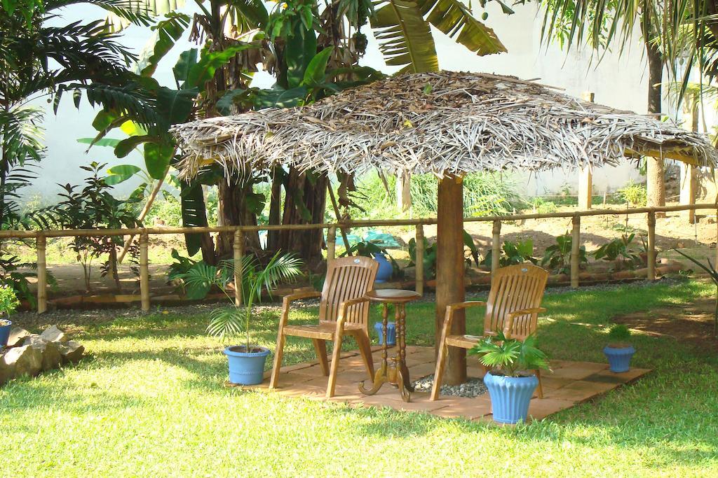 Blue Seas Guest House Dehiwala-Mount Lavinia Exteriör bild