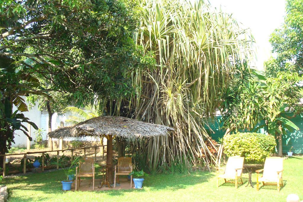 Blue Seas Guest House Dehiwala-Mount Lavinia Exteriör bild
