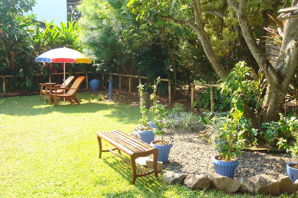 Blue Seas Guest House Dehiwala-Mount Lavinia Exteriör bild