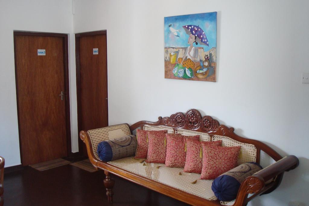 Blue Seas Guest House Dehiwala-Mount Lavinia Exteriör bild