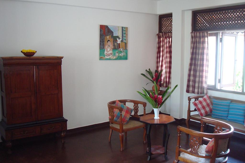 Blue Seas Guest House Dehiwala-Mount Lavinia Exteriör bild