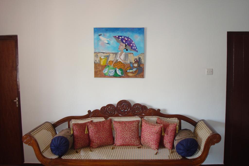 Blue Seas Guest House Dehiwala-Mount Lavinia Exteriör bild