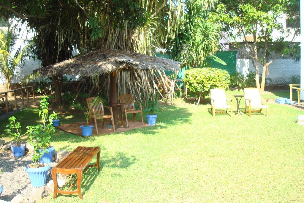 Blue Seas Guest House Dehiwala-Mount Lavinia Exteriör bild