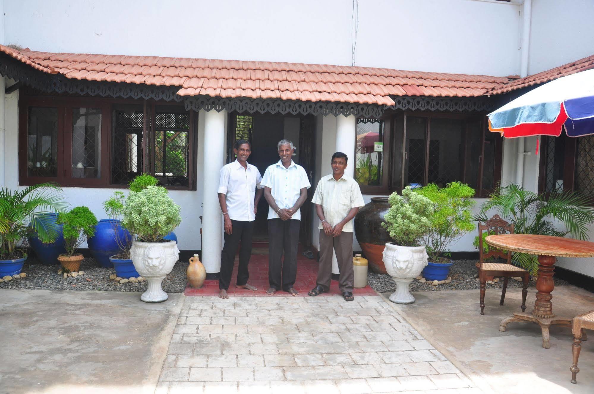 Blue Seas Guest House Dehiwala-Mount Lavinia Exteriör bild