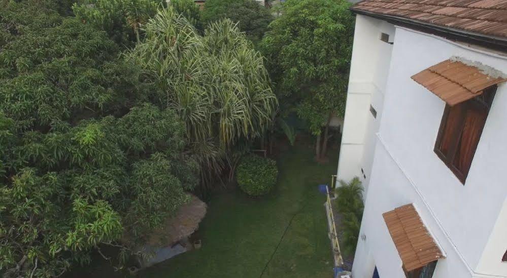 Blue Seas Guest House Dehiwala-Mount Lavinia Exteriör bild