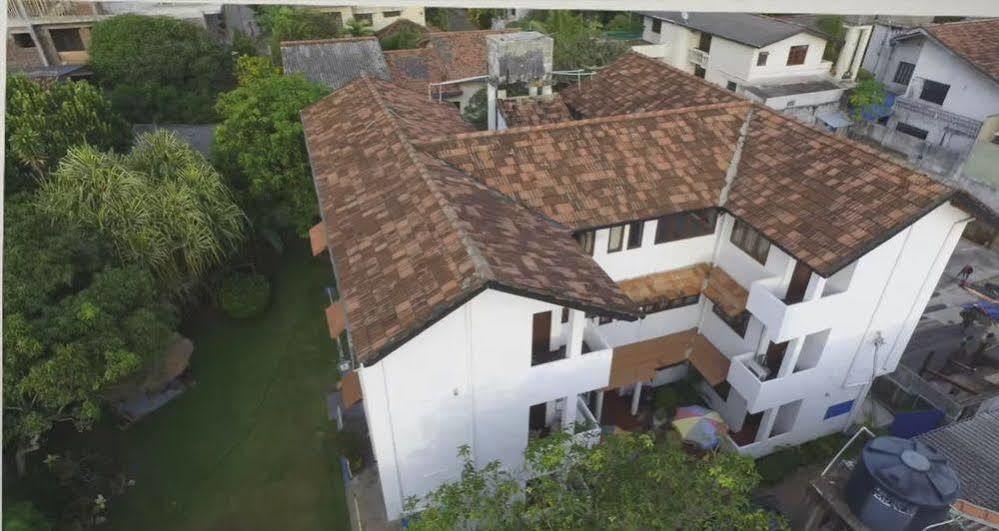 Blue Seas Guest House Dehiwala-Mount Lavinia Exteriör bild