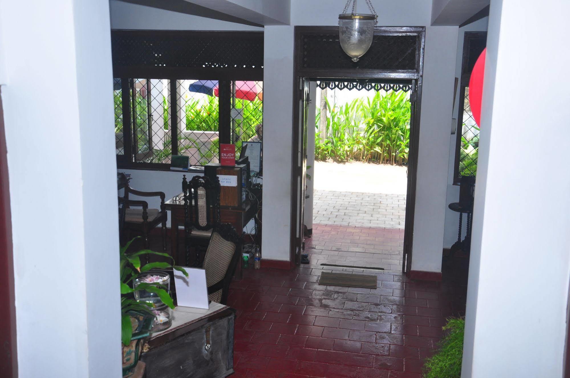 Blue Seas Guest House Dehiwala-Mount Lavinia Exteriör bild
